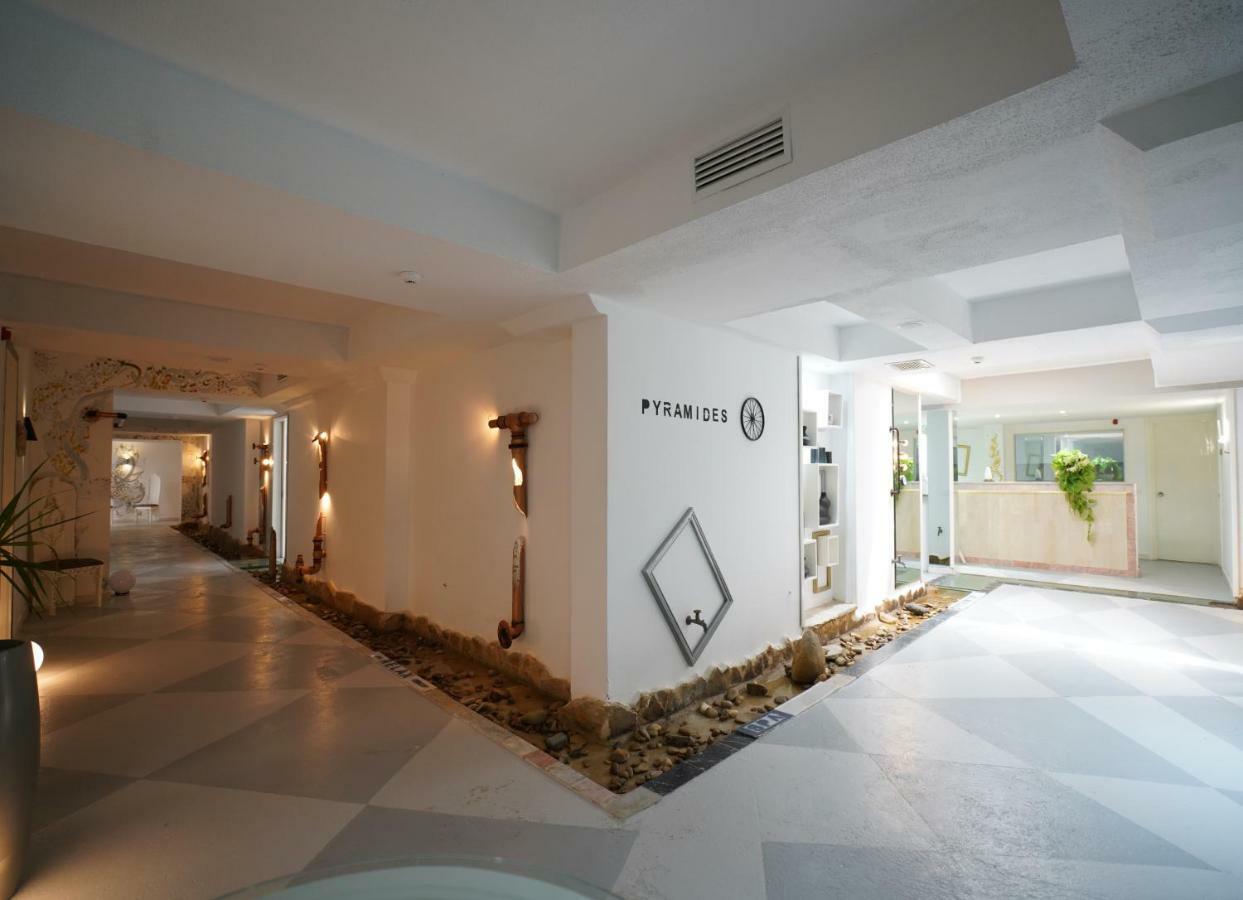 เล ปิรามิด นาบิล Hotel เนเบิล ภายนอก รูปภาพ